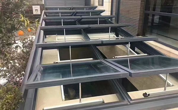 某轨道交通车辆维修车间旬阳排烟窗应用