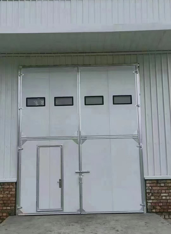 旬阳工业门在设备装配车间出入口的实施记录